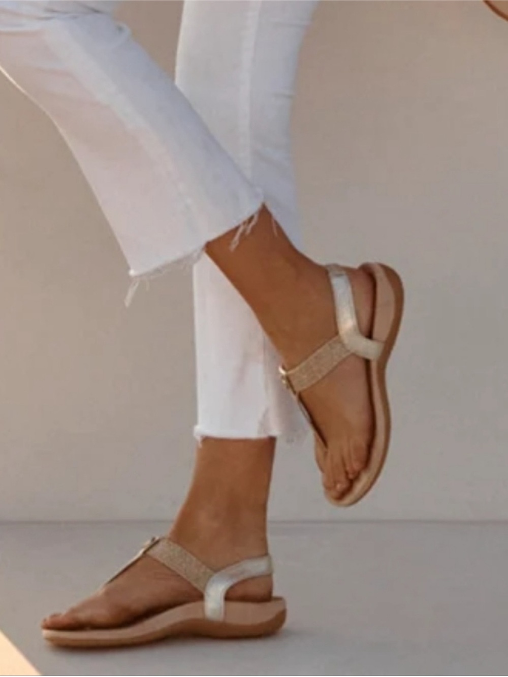Vionic Brea Gold Metallic T-Strap Sandals Size 10 Wide NEW